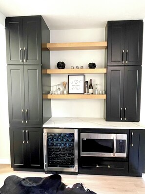 Interior - Luxury, spacious, 3bd/2bth townhome 5 minutes from everything , downtown Houston (Houston)