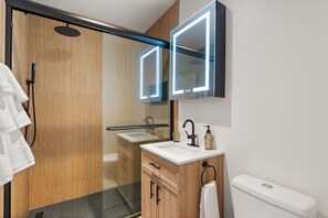 Shower, hair dryer, towels, soap - Updated Spacious 4-bedroom house near Nob Hill and UNM.  (Albuquerque)