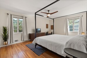 4 bedrooms, iron/ironing board, WiFi, bed sheets