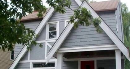 Cozy Home in Cleveland, Near all attractions