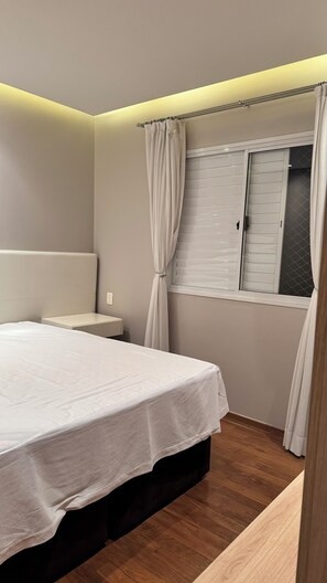 3 habitaciones, escritorio, tabla de planchar con plancha y wifi gratis