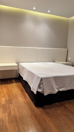 3 Schlafzimmer, Schreibtisch, Bügeleisen/Bügelbrett, kostenloses WLAN