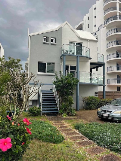 Peace & Quiet with absolute water front ocean views. WiFi and Air con.