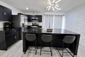 Fridge, microwave, stovetop, dishwasher
