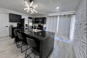 Fridge, microwave, stovetop, dishwasher