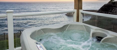 Outdoor spa tub