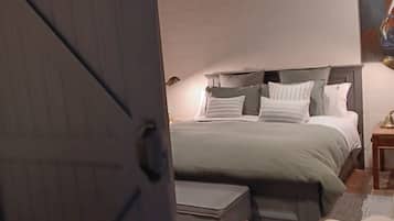 2 dormitorios, tabla de planchar con plancha, ropa de cama