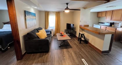 The VilleTop - Charming 1-bedroom apartment in wonderful Steubenville, OH
