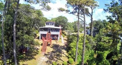 Scenic 3-bedroom apartment with WiFi, AC on Davis Canal in Oak Island.