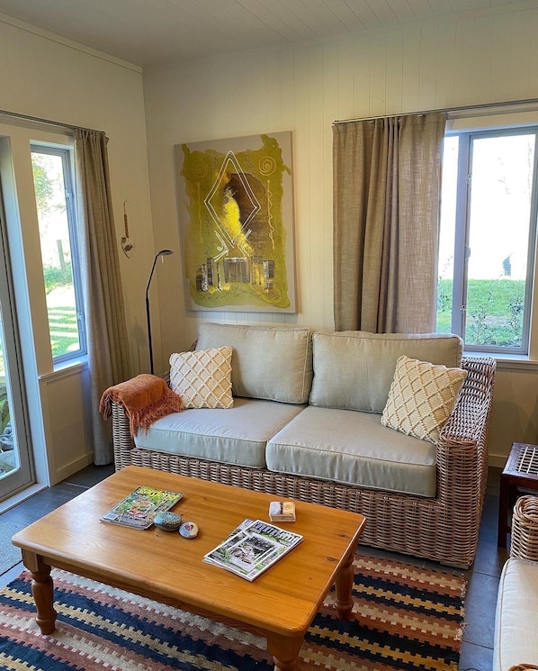 Smart-TV, DVD-Player, Bücher