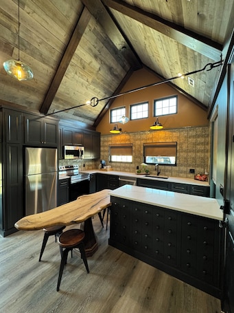 Private kitchen. Courtside Cottage next to Pickleball Warehouse. Unique place to stay!