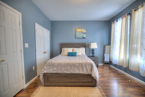 2 bedrooms, desk, iron/ironing board, travel crib