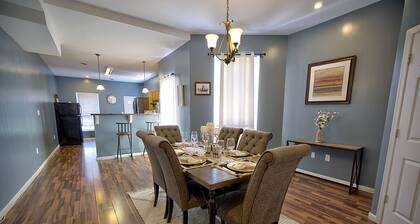 Royal Haven 2k SqFt Sleeps 6 Free St Prk