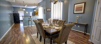 Royal Haven 2k SqFt Sleeps 6 Free St Prk