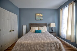2 bedrooms, desk, iron/ironing board, travel crib