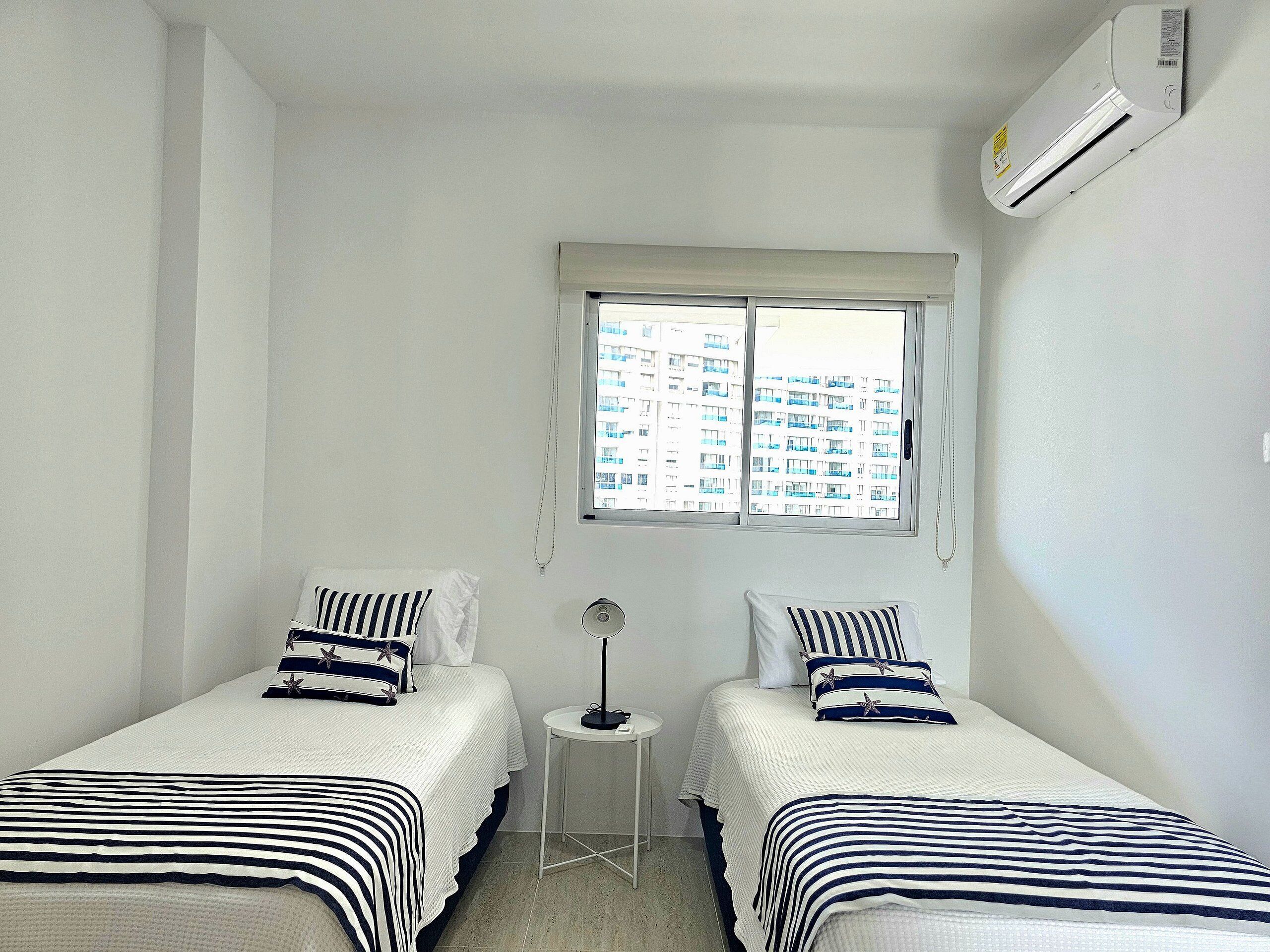 Apartemen | 2 kamar tidur, ruang kerja ramah laptop, dan Wi-Fi gratis