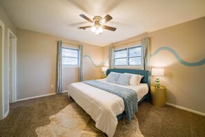 5 Schlafzimmer, Schreibtisch, Bügeleisen/Bügelbrett, kostenloses WLAN