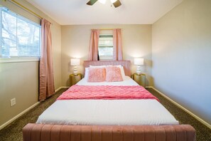 5 bedrooms, desk, iron/ironing board, free WiFi