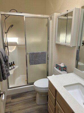 Hårføner, håndklær, såpe og sjampo