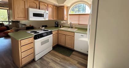 Serene Golfside Retreat