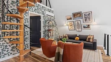 Smart TV, libri, biblioteca musicale, impianto stereo