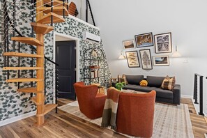 TV connectée, livres, médiathèque, chaîne hi-fi