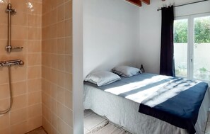 4 bedrooms, free WiFi, bed sheets