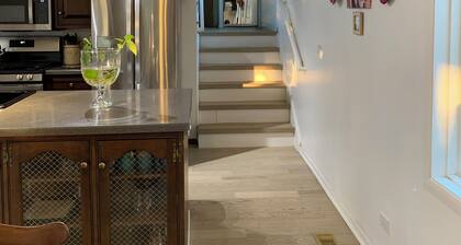 The Breathtaking Gallery, 2be/2ba, pet friendly, near O’Hare