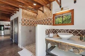 Bathroom - Alegria Guest House at Los Sueños Ranch (Elgin)