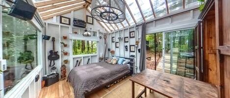 1 غرفة نوم وواي فاي وملاءات أسرّة