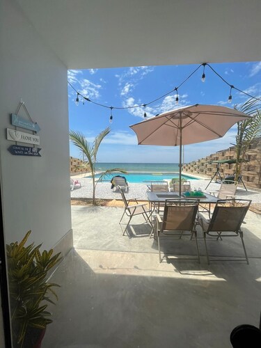 Beach house with 4 bedrooms for 12, Wi-Fi, and AC