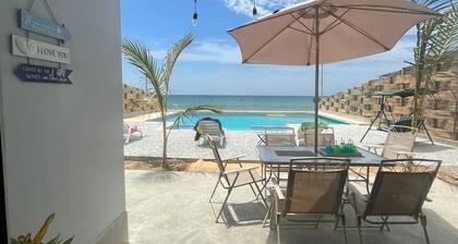 Beach house with 4 bedrooms for 12, Wi-Fi, and AC