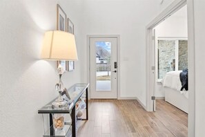 4 室のベッドルーム、アイロン / アイロン台、WiFi、ベッドシーツ