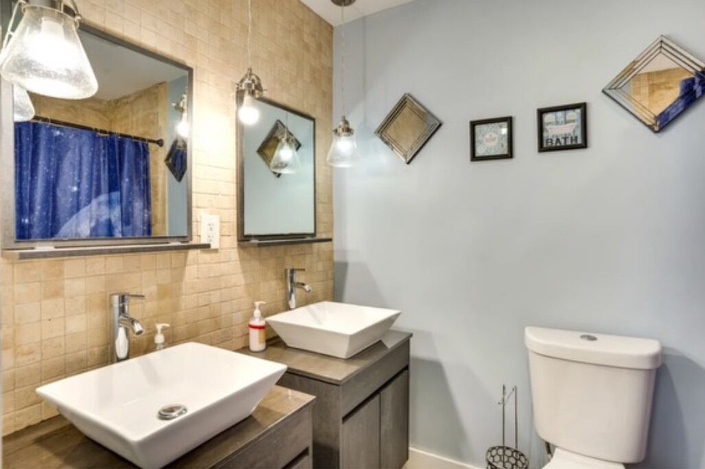 Hårtørrer, håndklæder, Sæbe, Toiletpapir