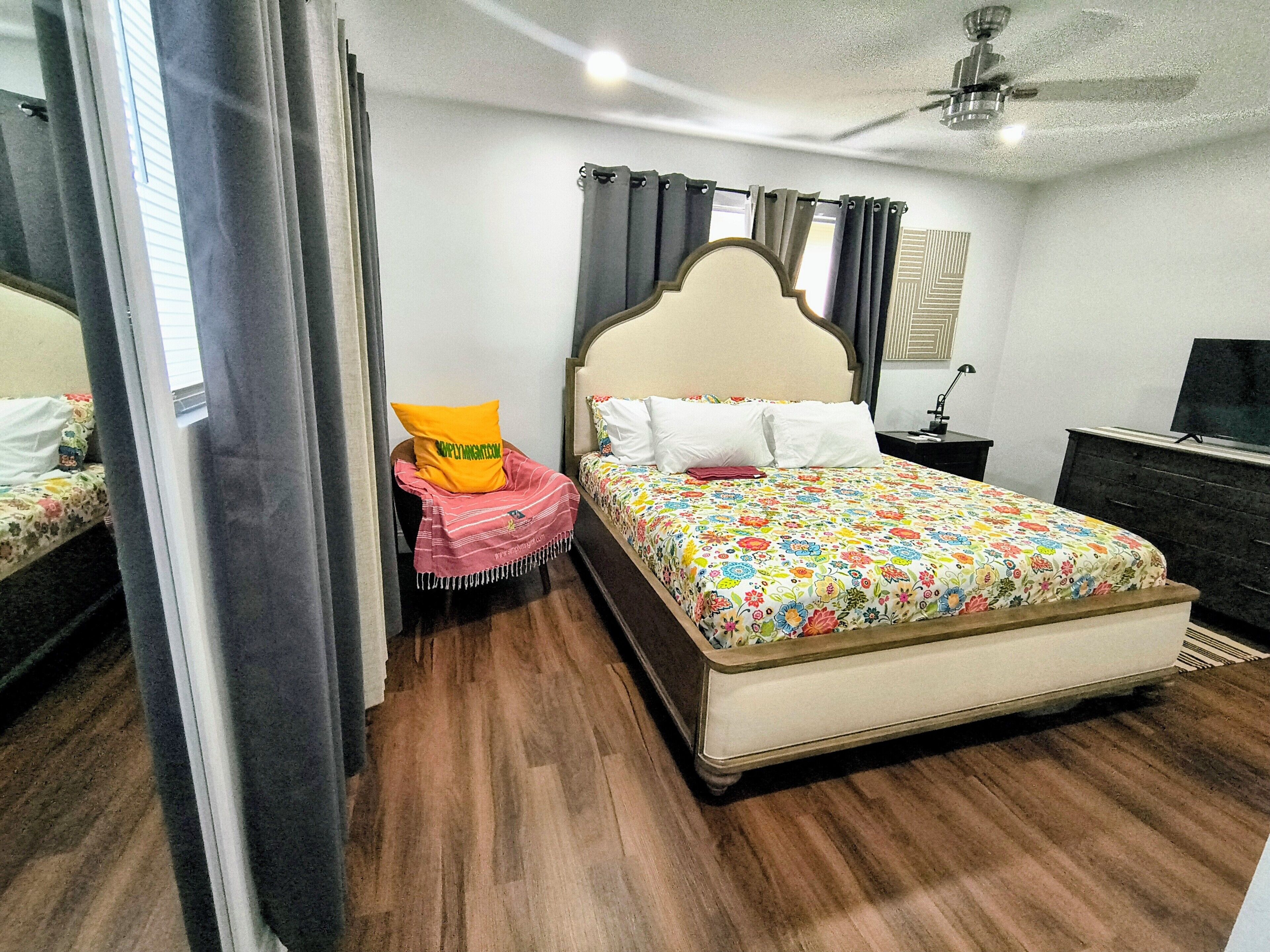 3 bedrooms, iron/ironing board, internet, bed sheets