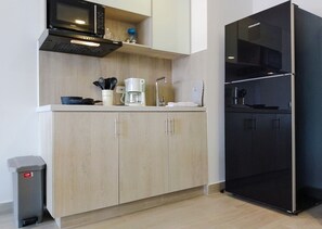 Apartment | Private kitchen | Cookware/dishes/utensils