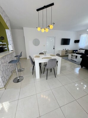 Dining - 3-bedroom apartment in brilliant Bonao with WiFi, AC (Bonao)