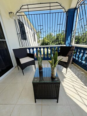Terrace/patio - 3-bedroom apartment in brilliant Bonao with WiFi, AC (Bonao)