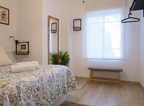 2 soverom, strykejern/-brett, internettilgang og sengetøy