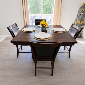 Dining - Cola Cozy Homes near Ft Jackson (Columbia)