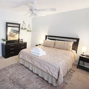 4 bedrooms, iron/ironing board, free WiFi, bed sheets - Cola Cozy Homes near Ft Jackson (Columbia)