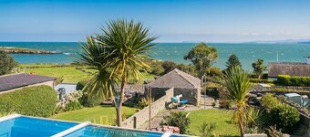 7 Seaview - sleeps 4 guests  in 2 bedrooms