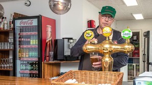 A bar area with a Coca-Cola refrigerator, a tap with three beer taps labeled Tuborg, Grumben, and Gron, and a wicker basket on the counter. - 4 Person Holiday Park Home in Jelling (Jelling)