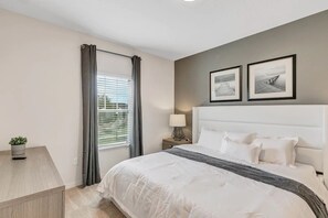 4 عدّة غرف نوم ومكواة/لوح كي وواي فاي وملاءات أسرّة