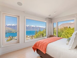 4 Schlafzimmer, Schreibtisch, Bügeleisen/Bügelbrett, WLAN