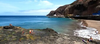 Villa Palomino - Sleeps 4 - Parking - Pet Friendly