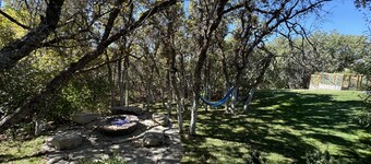 Charming Spacious 2-bedroom Guest Suite in Highland