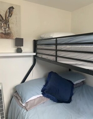 2 bedrooms, iron/ironing board, WiFi, bed sheets