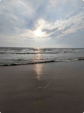 Beach nearby - 2 Bed Chalet Sleeps 6 - Pets, Near Beach, Parking (Mablethorpe)