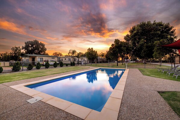 Outdoor pool - BIG4 Red Cliffs Holiday Park (Red Cliffs)